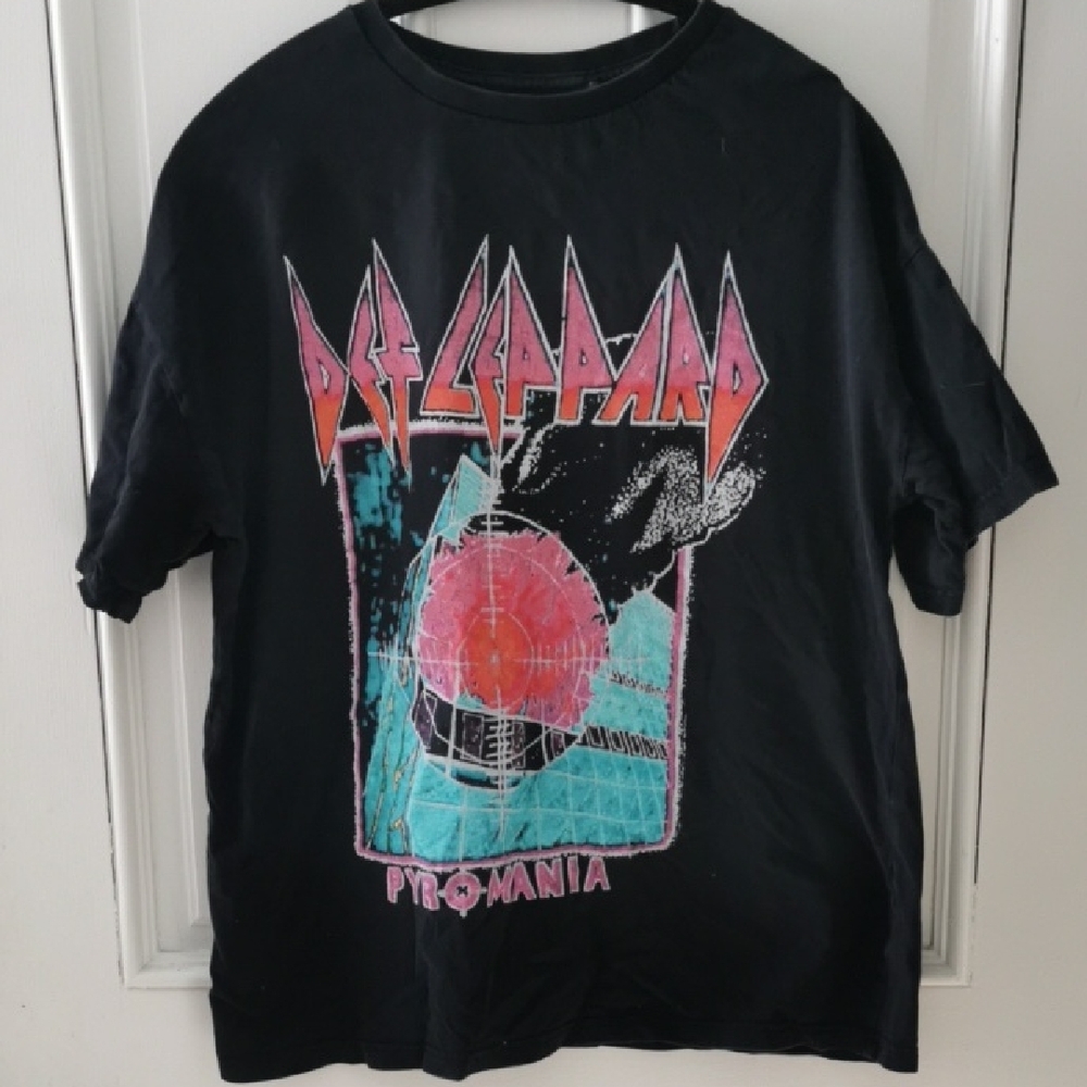 Mens Def Leppard PYEOMANIA band 🎸 tee. Unisex Size Medium